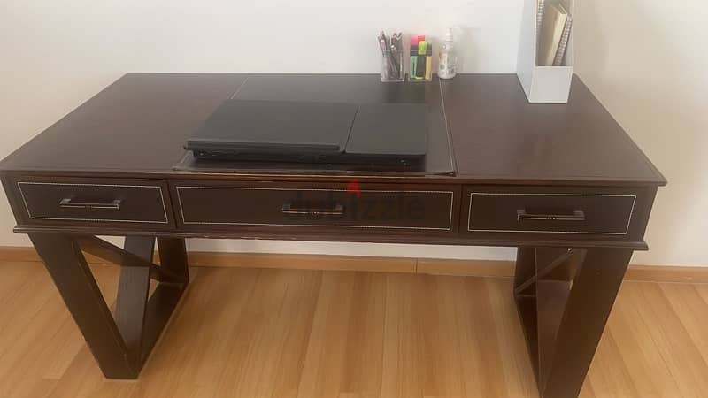 very good condition desk 1