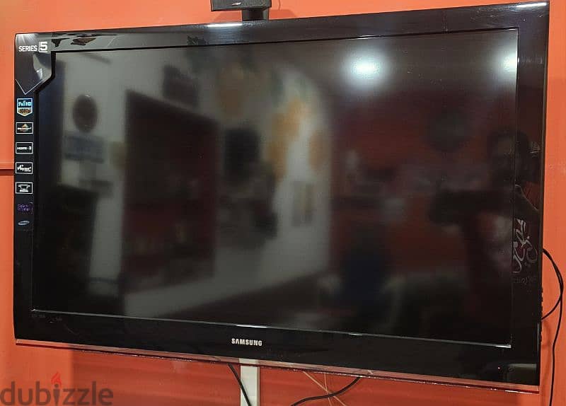 46 inch SAMSUNG LCD TV 2