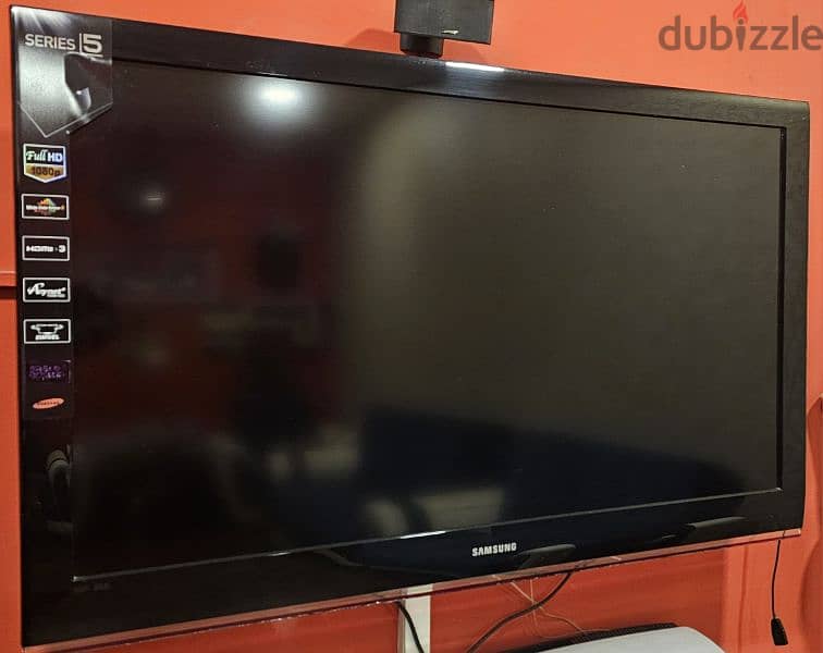 46 inch SAMSUNG LCD TV 3