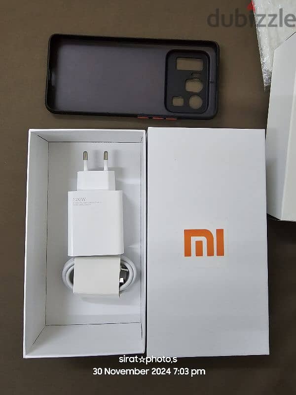 xiaomi 11 ultra 5g 12gb 256gb with all accessories. 3