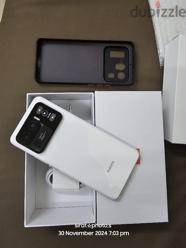 xiaomi 11 ultra 5g 12gb 256gb with all accessories. 4