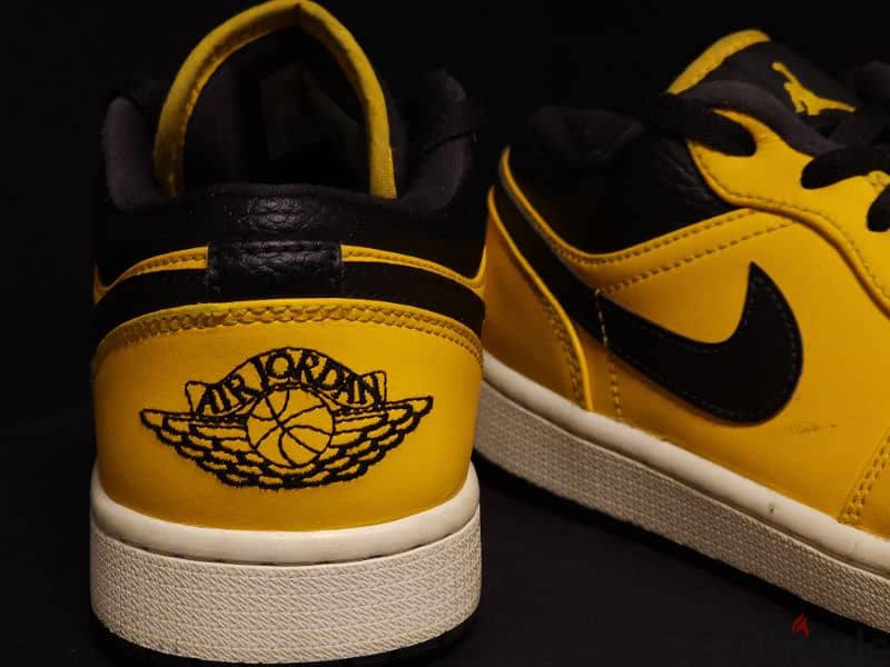 (EUR 42) Jordan 1 Low University Gold 2