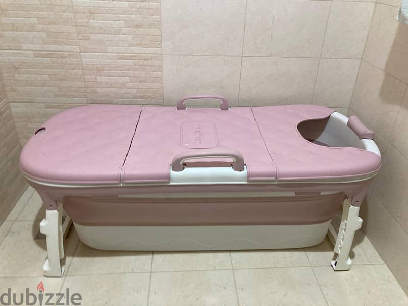 Portable bath tub for sale, for pick-up in Salmaniya area. 0