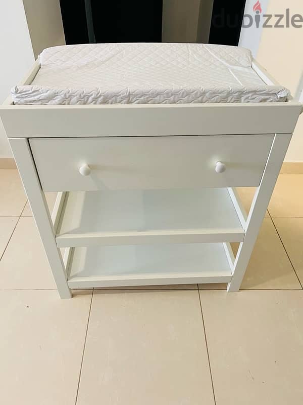 Baby changing table 2