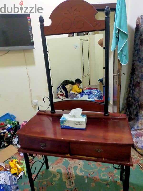 dressing table 0