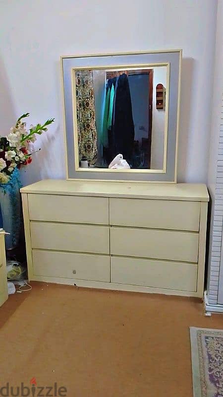 bed & dressing table & 2 droues 2