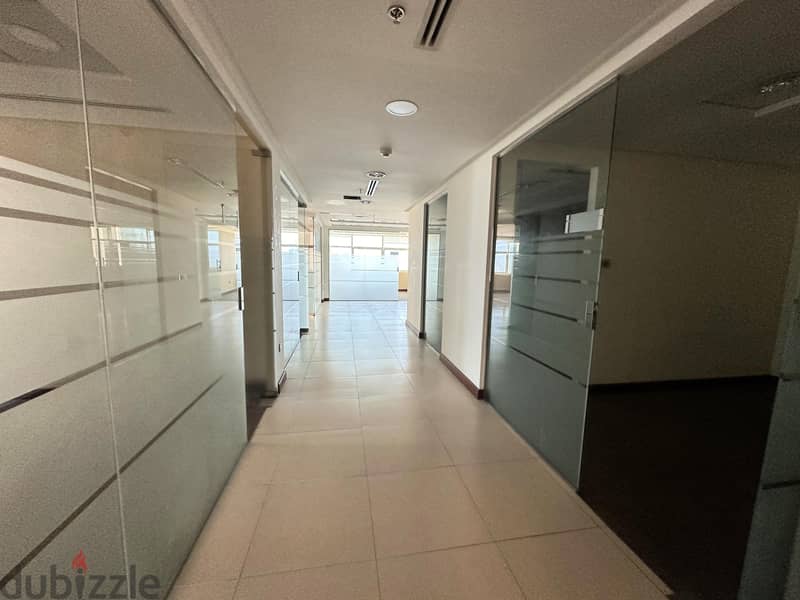 Spacious Office in A Prestigious Location with an Amazing View! 3