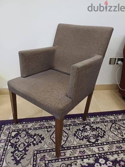 chair in good condition only one  8 BD pickup juffair