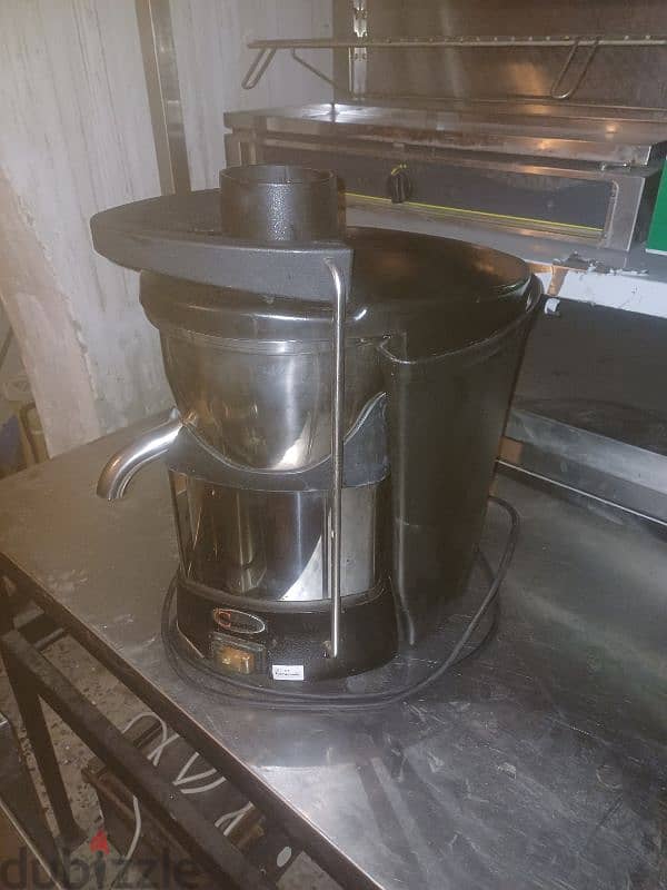 Santosh juicer machine made in France 0