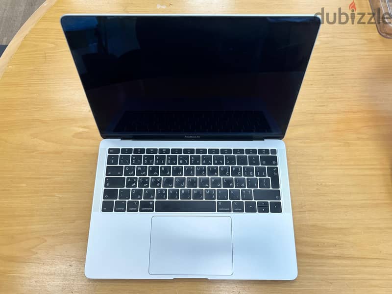 MacBook Air (Retina, 13-inch, 2019) 3