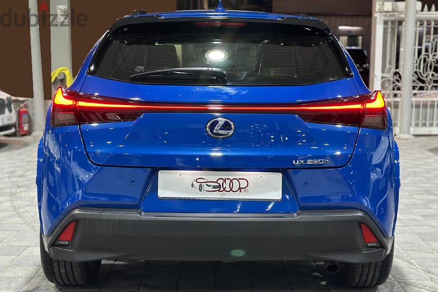 Lexus UX 2021 200 H 1