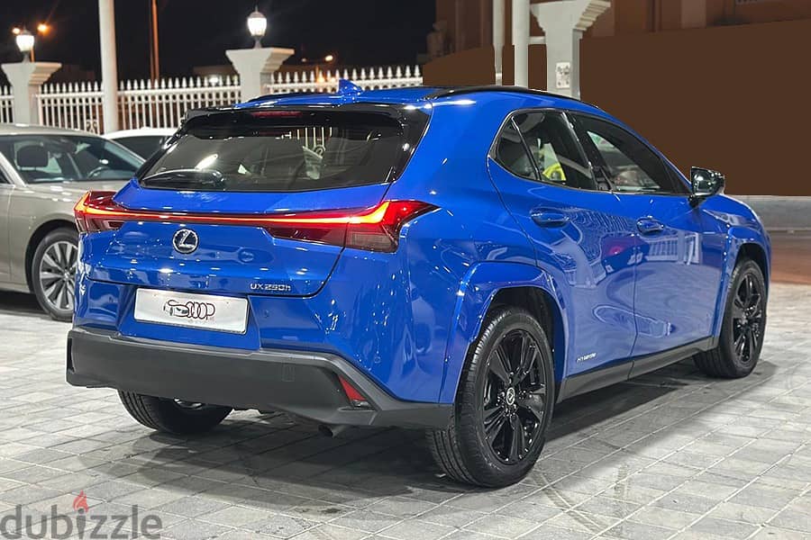 Lexus UX 2021 200 H 14