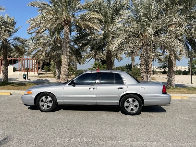 Ford Crown Victoria 2003 4