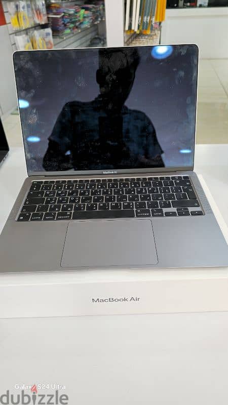 appple macbook air m1  full clean same like new 0