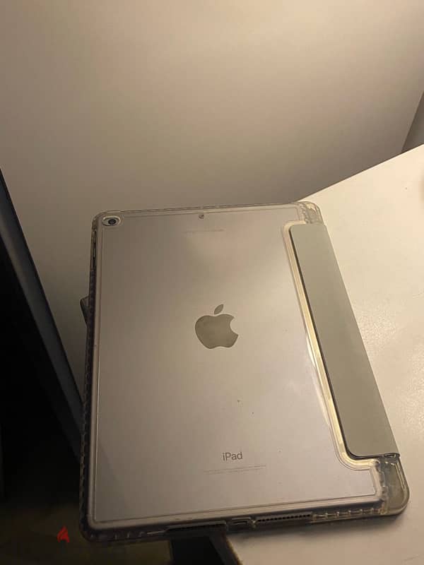 iPad 5th Generation - 32GB in Excellent Condition for Sale 0