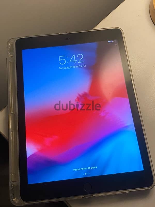 iPad 5th Generation - 32GB in Excellent Condition for Sale 1