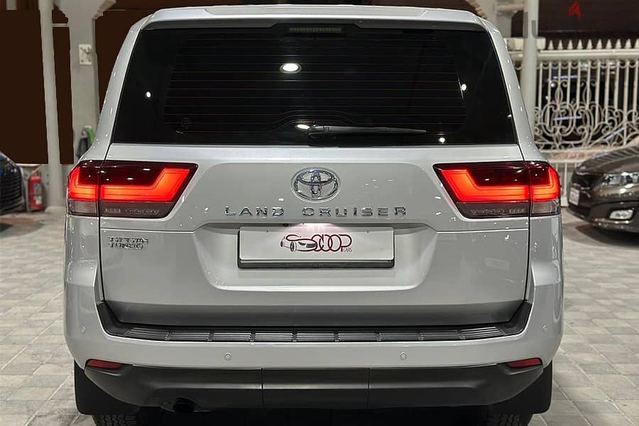 Toyota Land Cruiser 2022 diesel 7