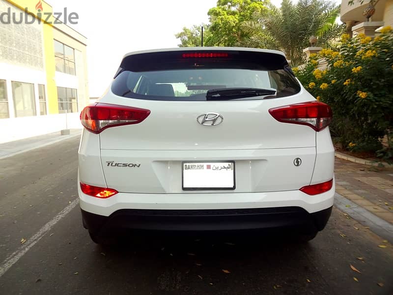 Hyundai Tucson 2.0 L 2018 White Zero Accident Single User Urgent Sale 2