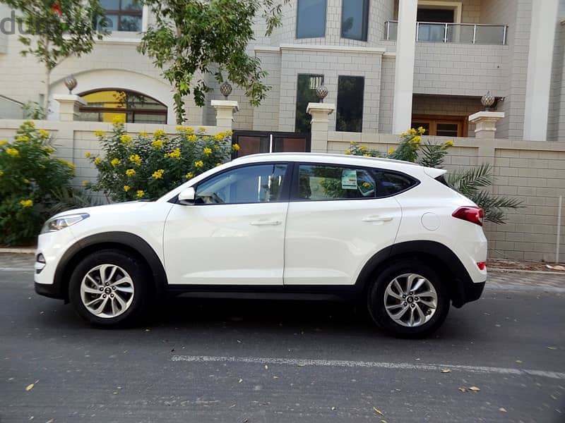 Hyundai Tucson 2.0 L 2018 White Zero Accident Single User Urgent Sale 3