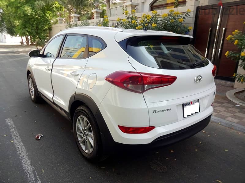 Hyundai Tucson 2.0 L 2018 White Zero Accident Single User Urgent Sale 4