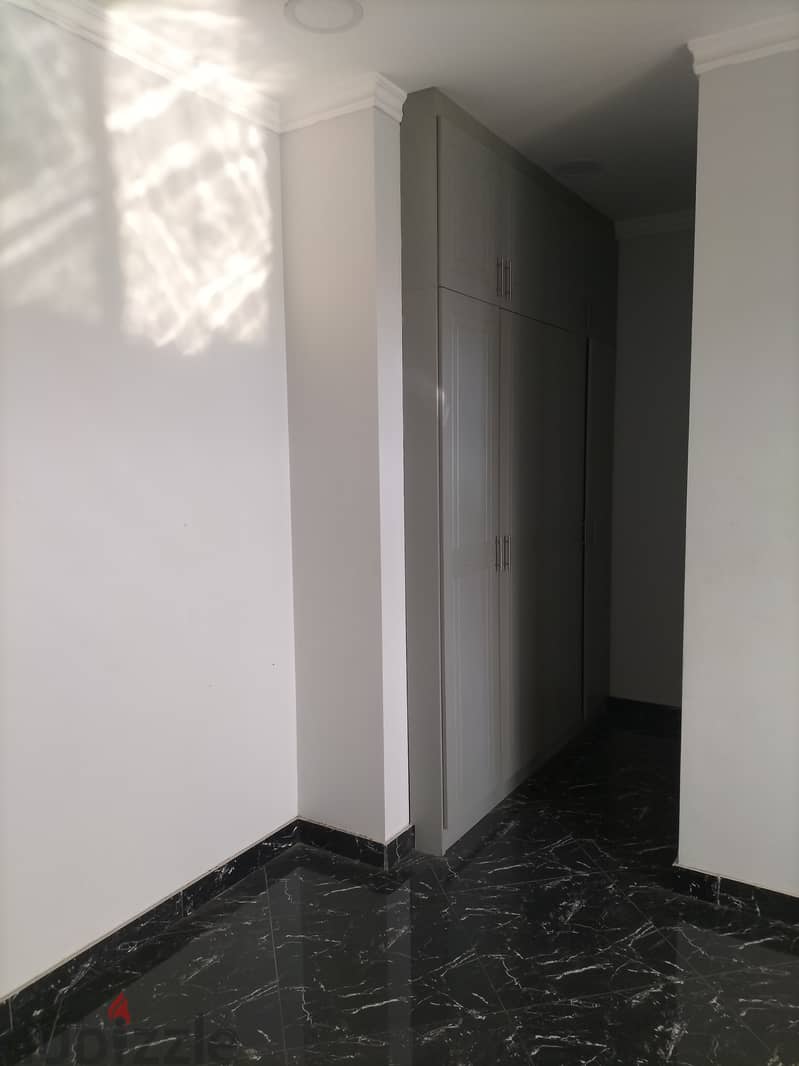 For rent in tubli near the walkway 2bhk 220bd 9