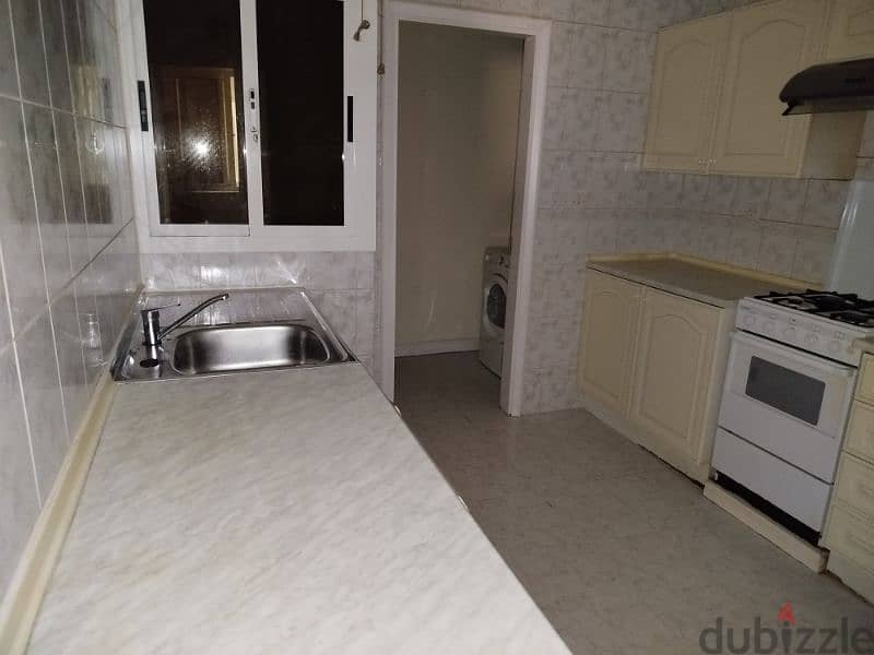 Modern 3 BR flat in Juffair,semi furnished 8