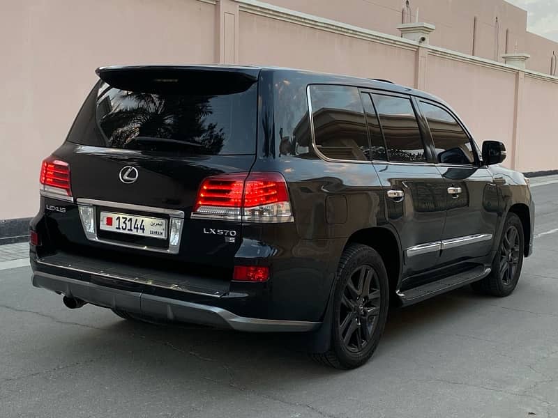 Lexus LX-Series 2015 4