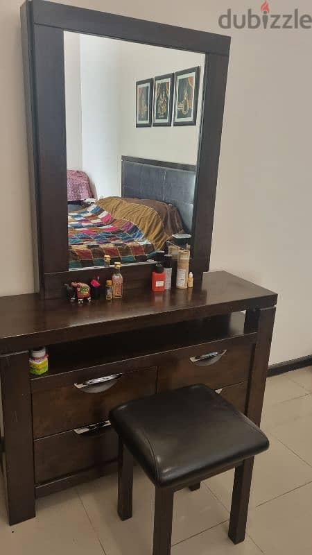 Dressing table with Chair 2