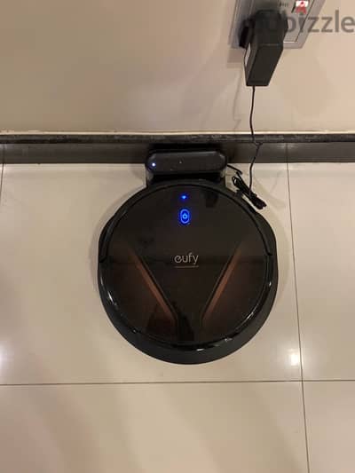 robo vaccum cleaner eufly with warranty