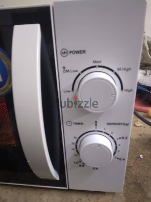 MEDIA MICROWAVE 20LITRE. ALMOST NEW 1