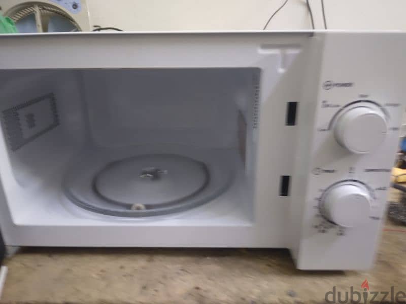 MEDIA MICROWAVE 20LITRE. ALMOST NEW 2