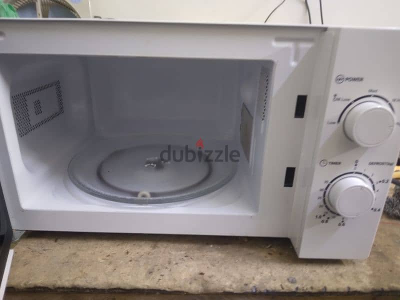 MEDIA MICROWAVE 20LITRE. ALMOST NEW 7