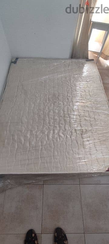 mattress like new only few months usage, very clean 150 cm 0