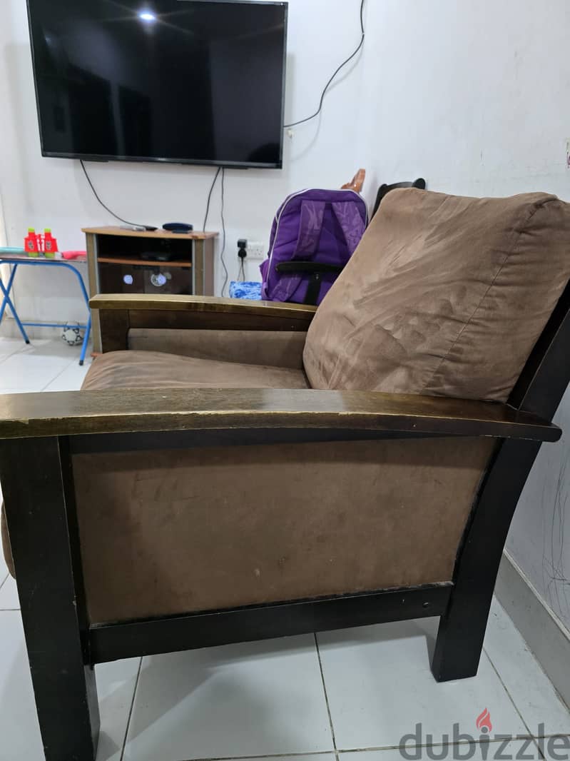 SOFA FOR SALE THREE&SINGLE SEATER. URGENT SALE 2