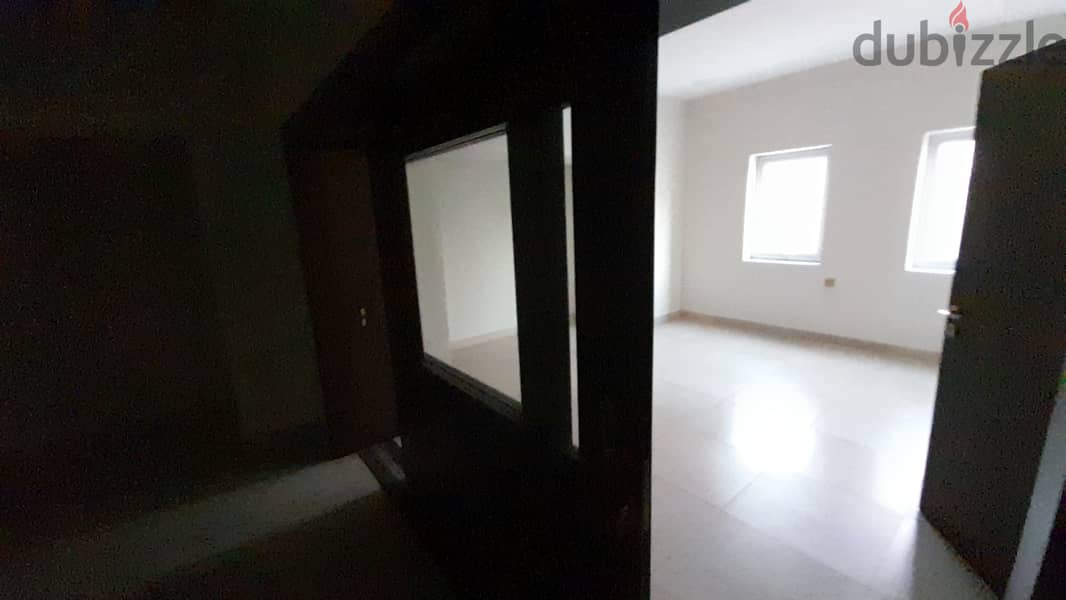 Office for rent (Umm Al Hassam) 5