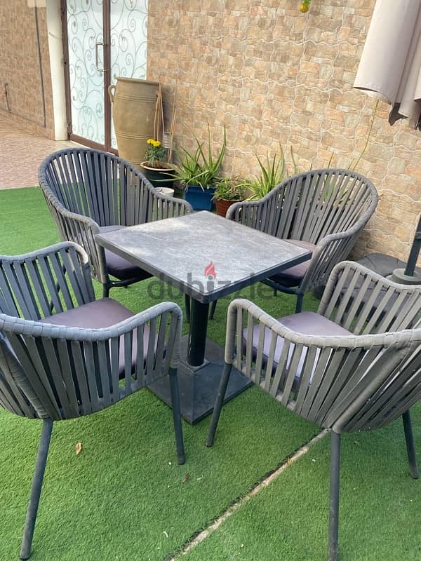 in excellent condition outdoor furniture 1