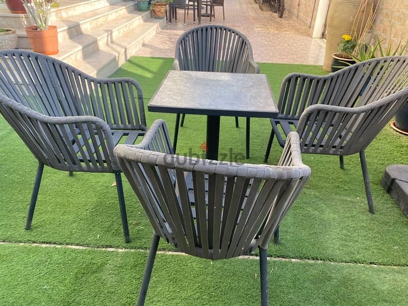 in excellent condition outdoor furniture 5