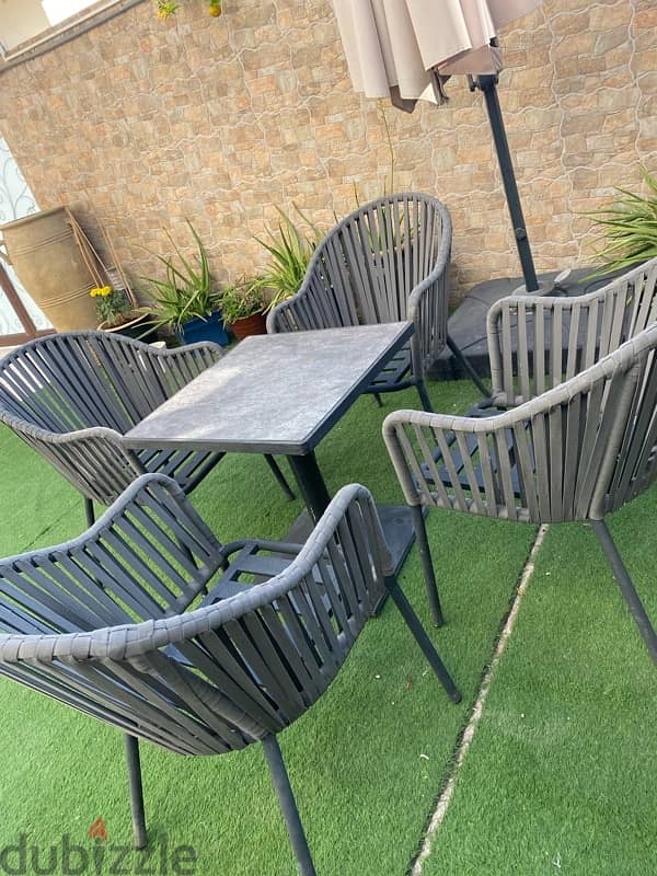 in excellent condition outdoor furniture 6