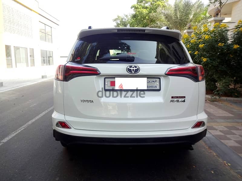 Toyota Rav4 2.5 L 2018 White Single User Well Maintained Urgent Sale 2