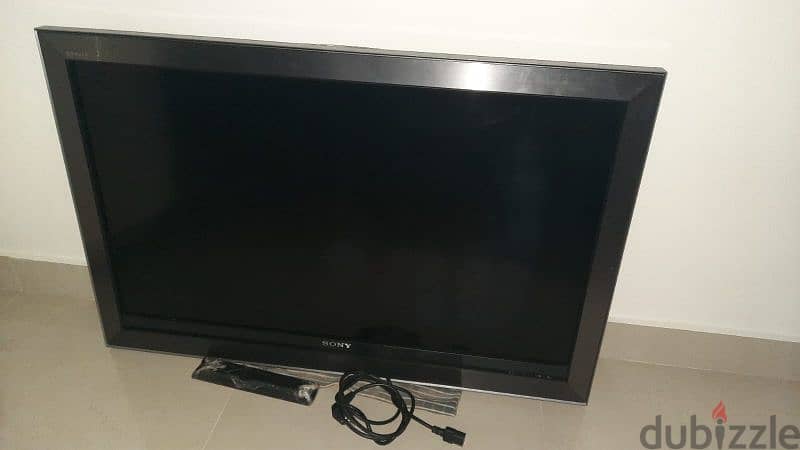 SONY BRAVIA 40" Inch LCD TV, With Original Remote, Good Condition. 2