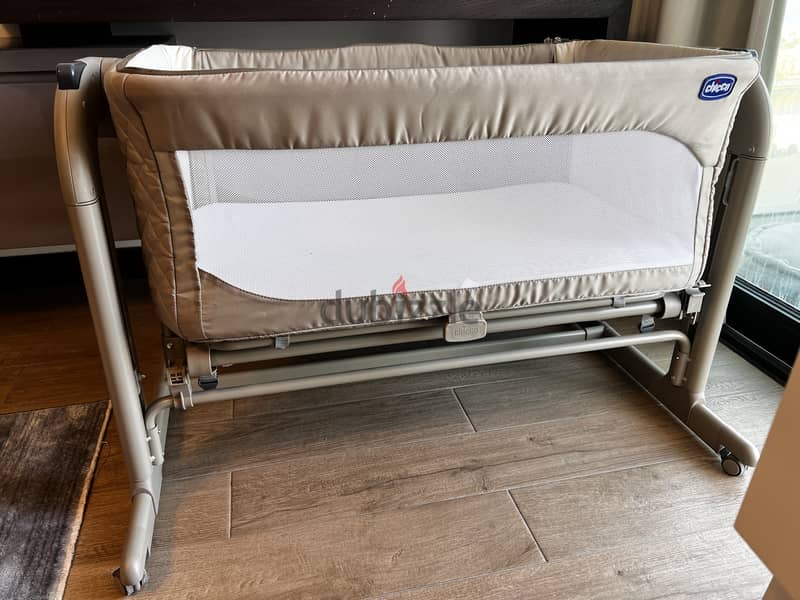 Chicco Next 2 me Magic Co-Sleeping Crib Beige 1