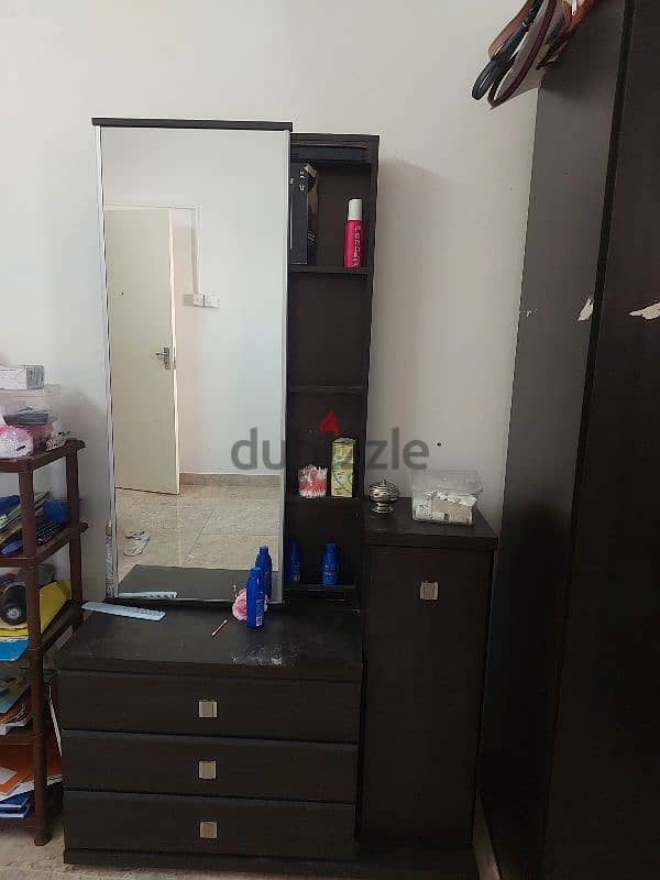 Dressing table with slide mirror 0