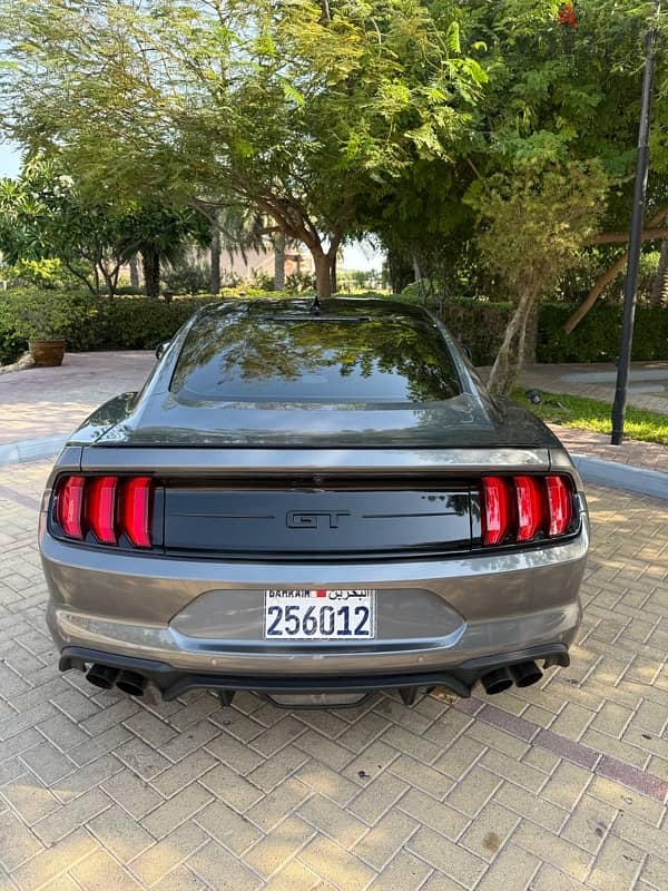 Mustang  2021 premium 5.0 V8 under warranty 3