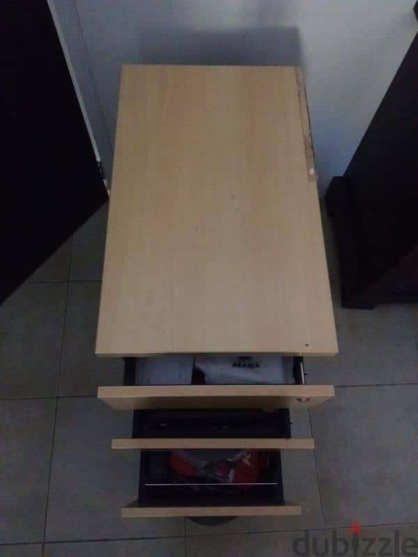 very strong quality side table with drawers, no delivery only pick up 1