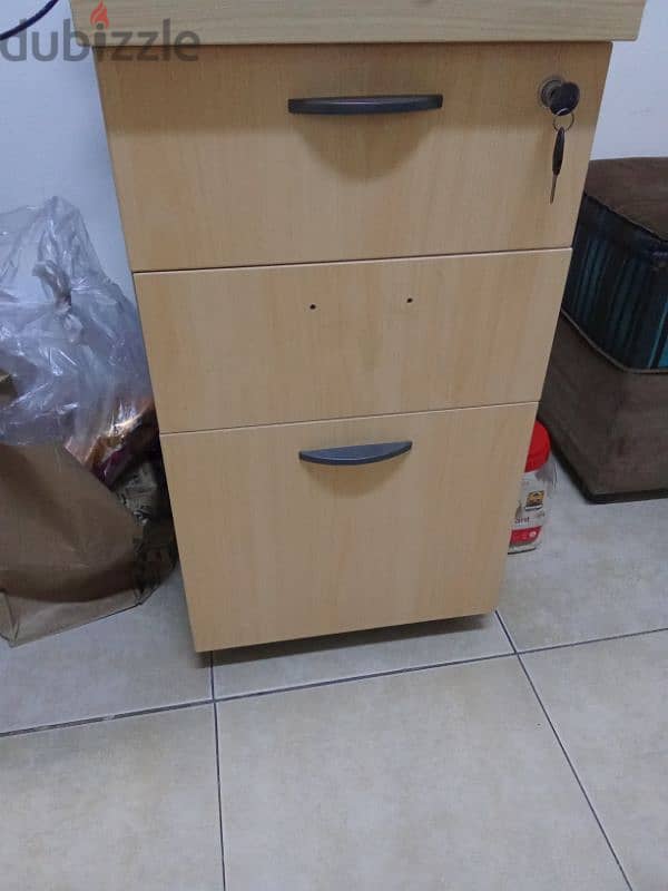 very strong quality side table with drawers, no delivery only pick up 4