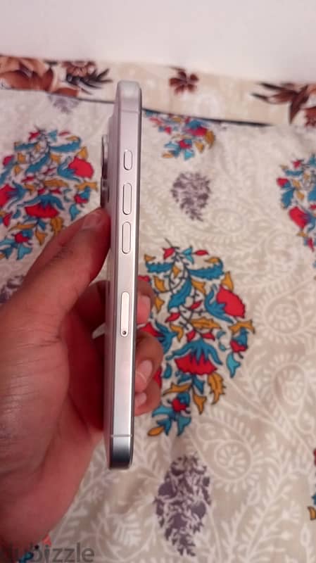 iPhone 16 pro 512 GB Titanium White with Original Silicon Apple cover 6