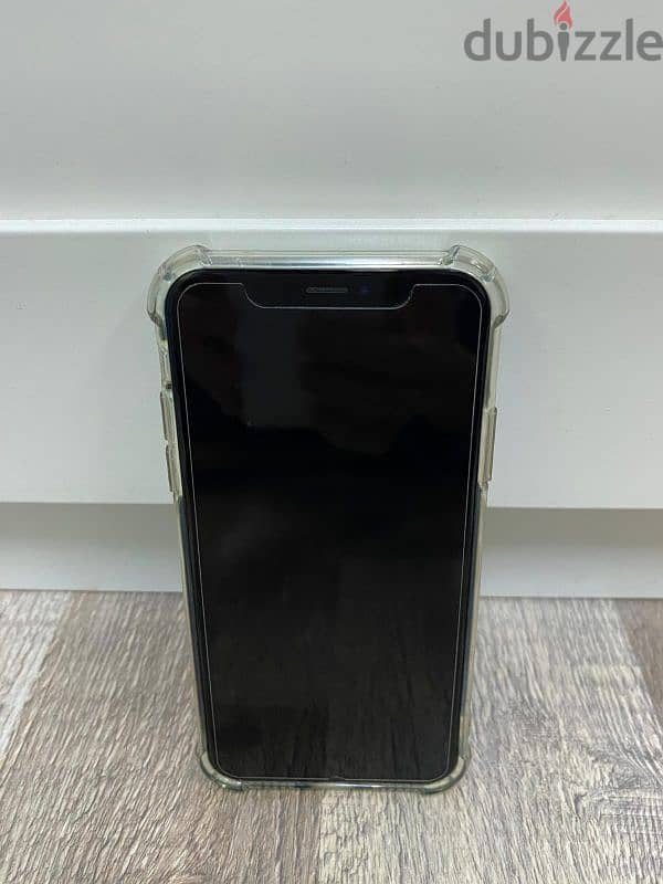 White iPhone X (256 GB) in Excellent Condition 2