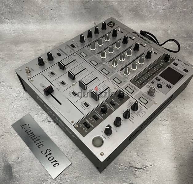 Pioneer DJM700 Mixer 1