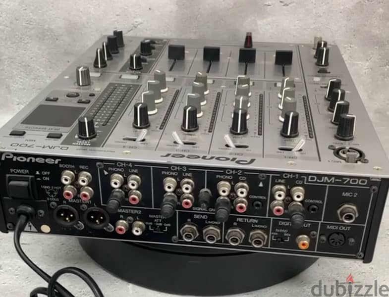 Pioneer DJM700 Mixer 2