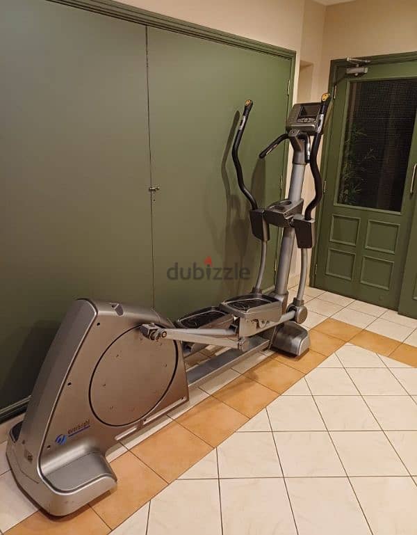 Heavy-duty Exercise Elliptical cross trainer 1